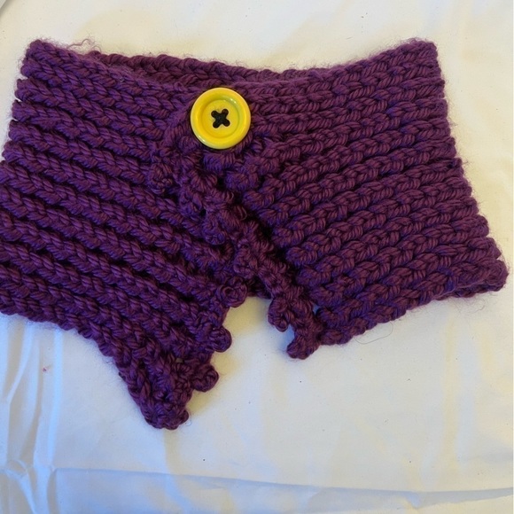 Neck Warmer. Pretty Knit With Center Button - Picture 1 of 2